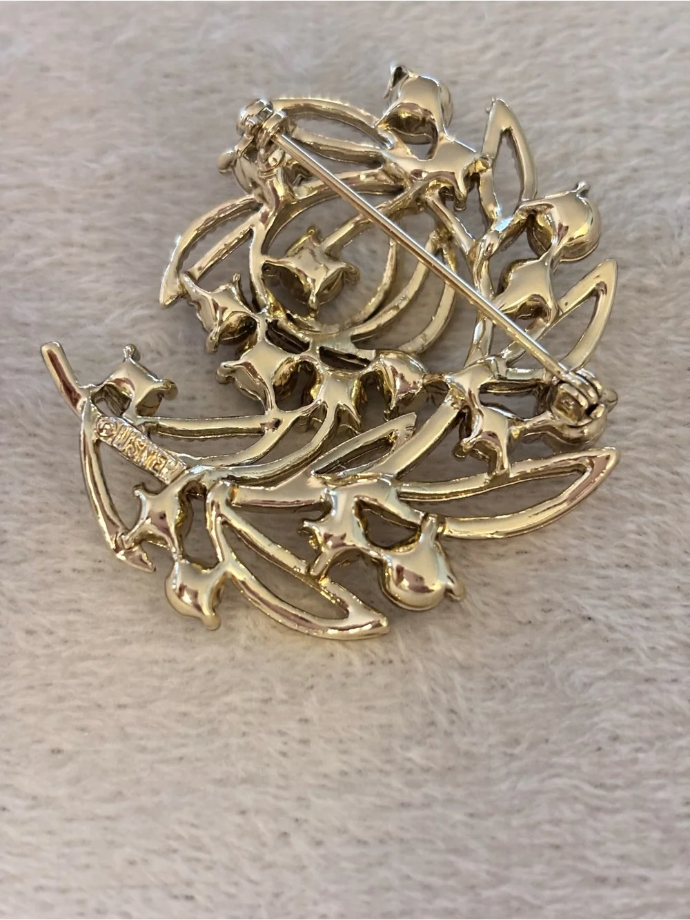 Vintage Signed LISNER Sapphire Blue Rhinestone Gold Tone Floral Brooch